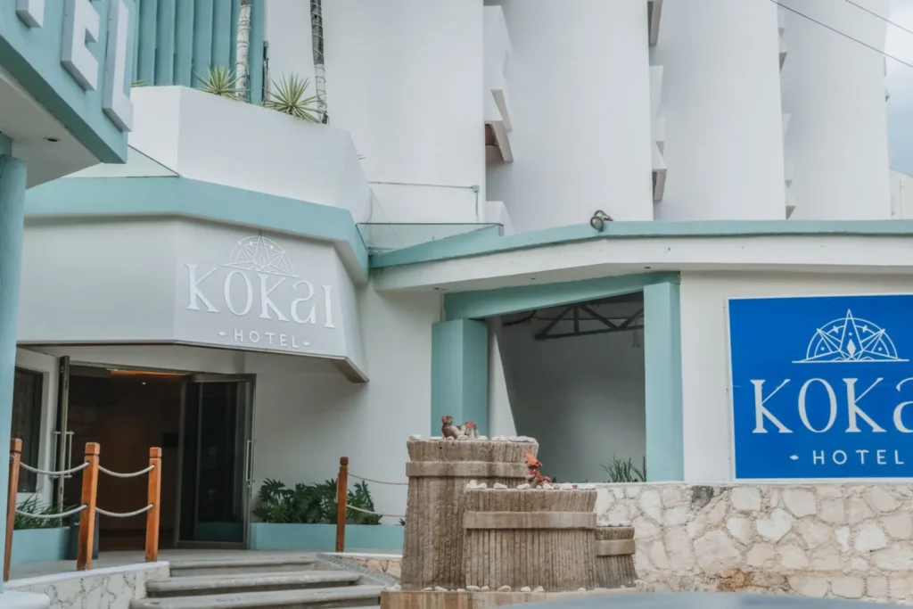 Hotel Plaza Kokai entrance
