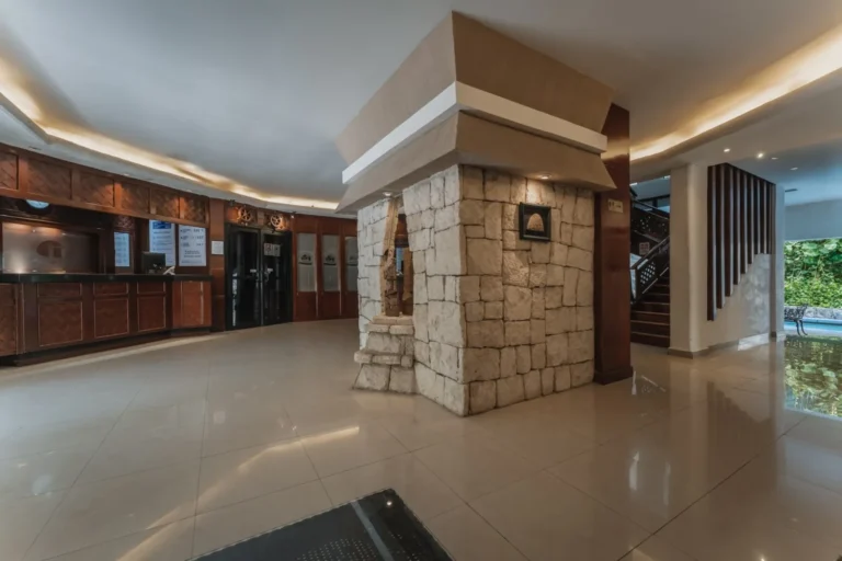 Recepción del Hotel Plaza Kokai
